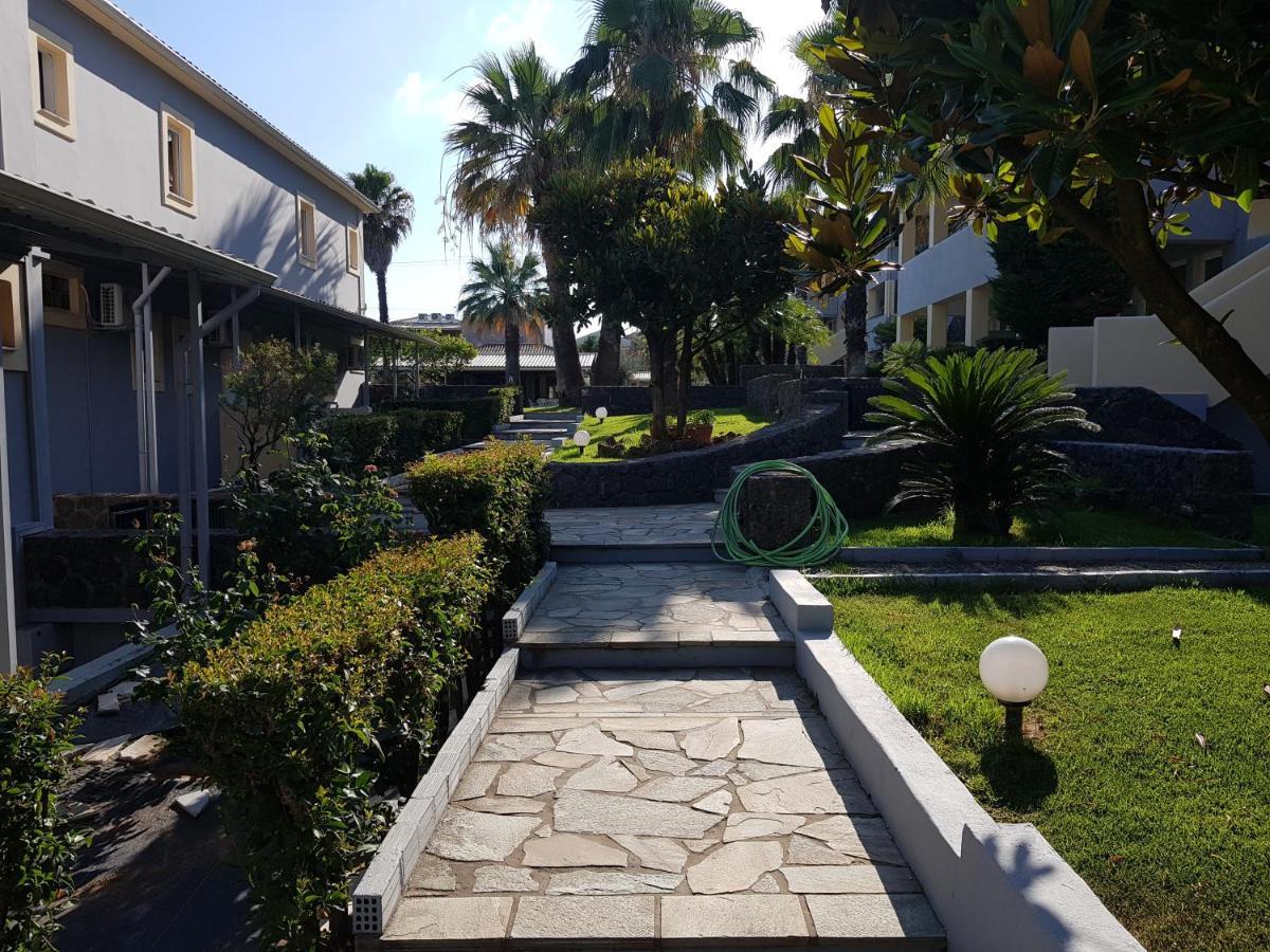 Asteraki ApartHotel Gouvia Bagian luar foto