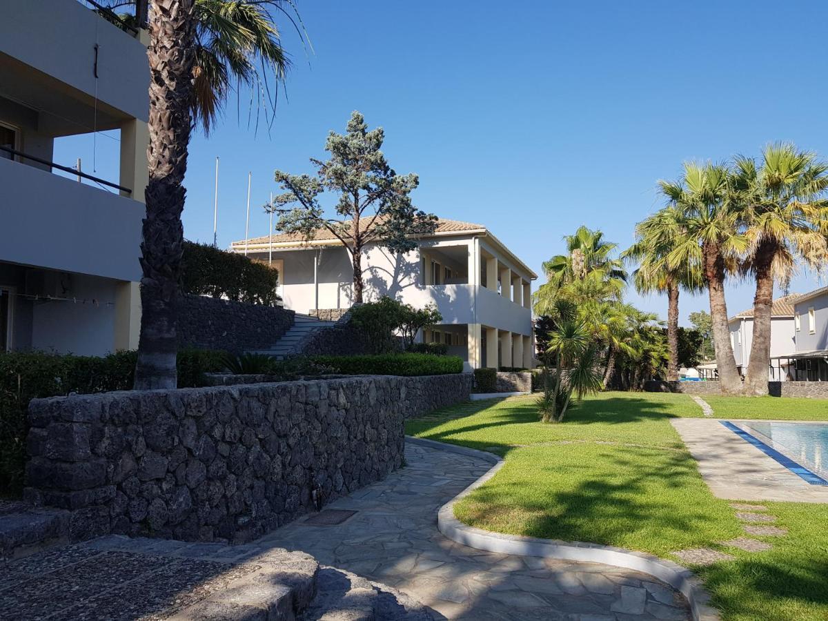 Asteraki ApartHotel Gouvia Bagian luar foto